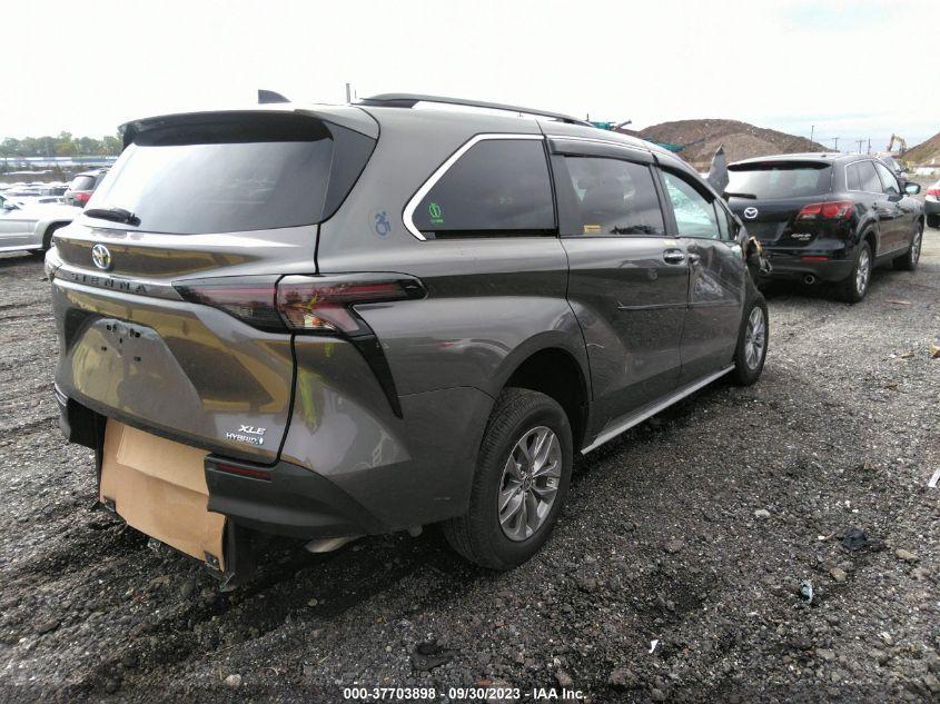 TOYOTA SIENNA XLE 2023