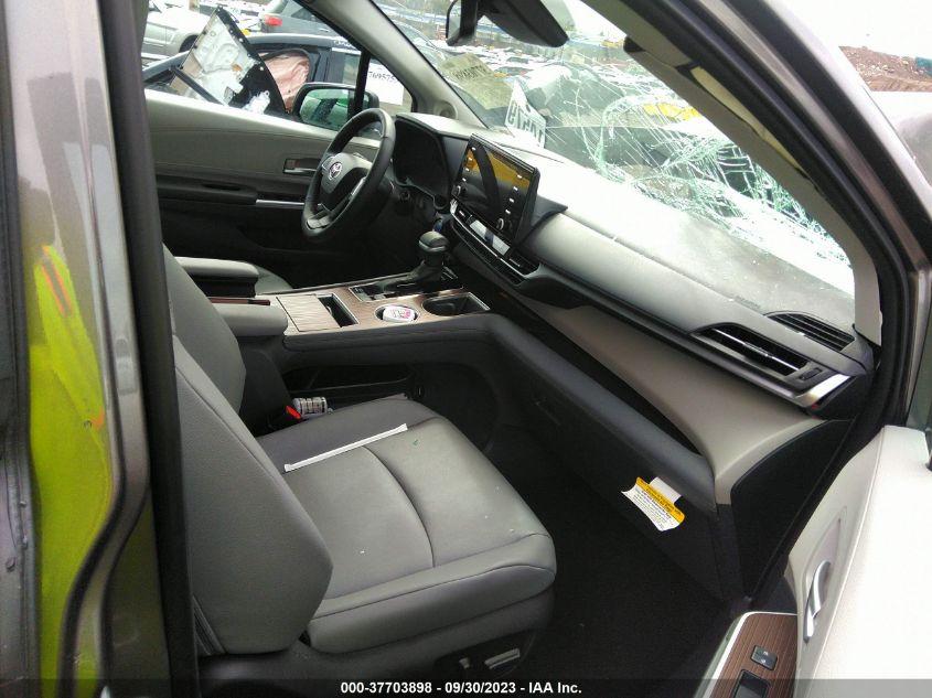 TOYOTA SIENNA XLE 2023