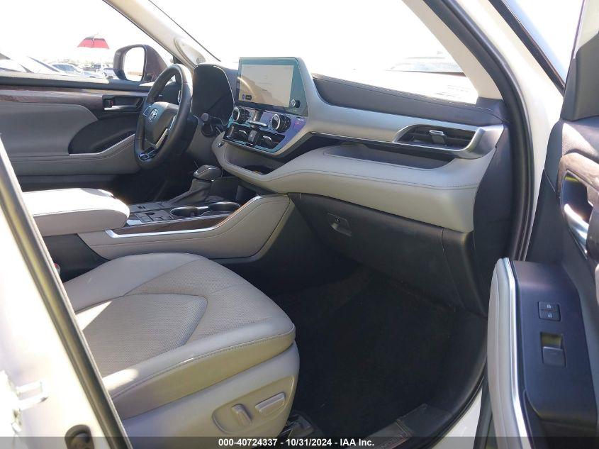 TOYOTA HIGHLANDER PLATINUM 2023