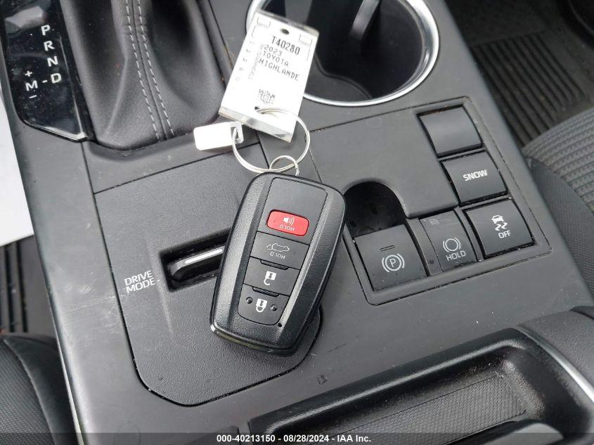 TOYOTA HIGHLANDER LE 2023