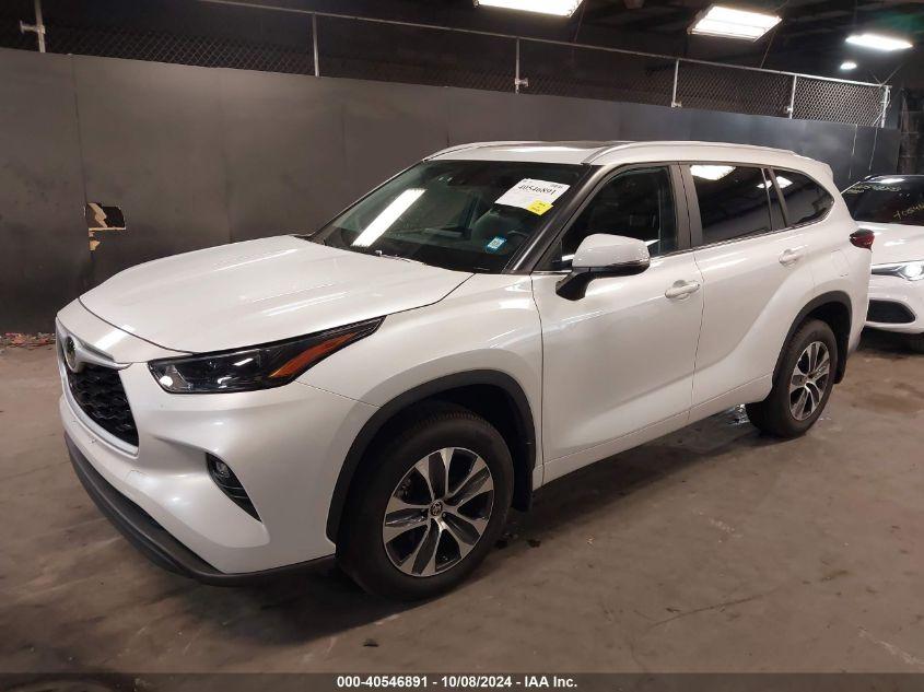 TOYOTA HIGHLANDER XLE 2023