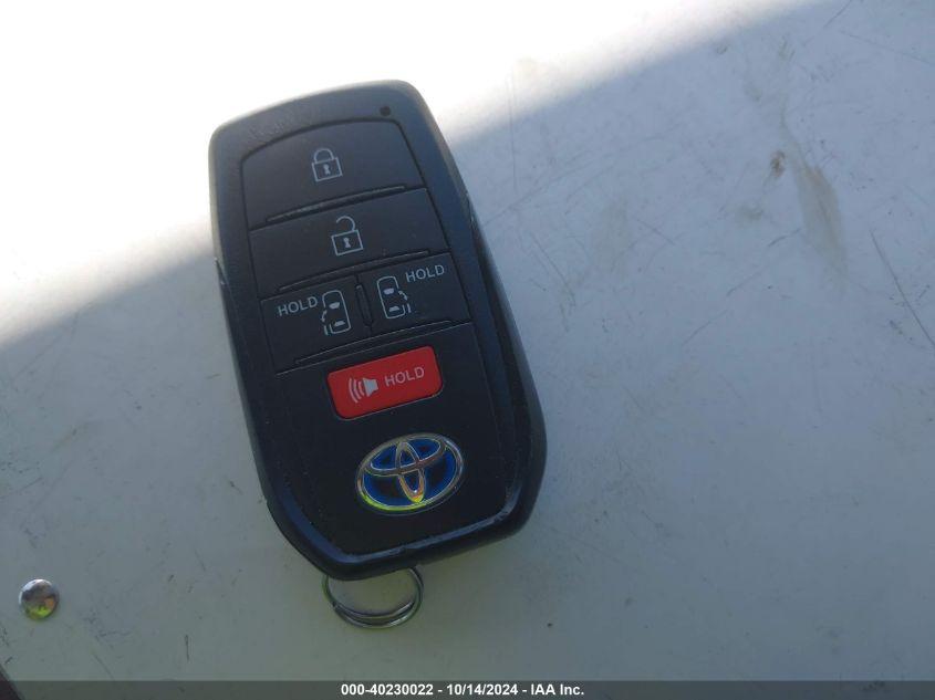 TOYOTA SIENNA LE 2023