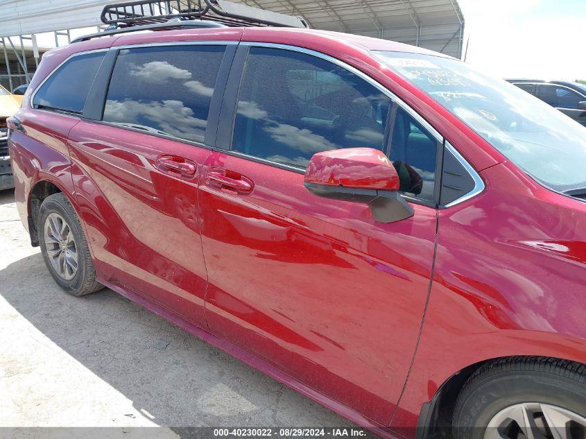 TOYOTA SIENNA LE 2023