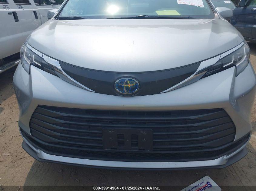 TOYOTA SIENNA LE 2022