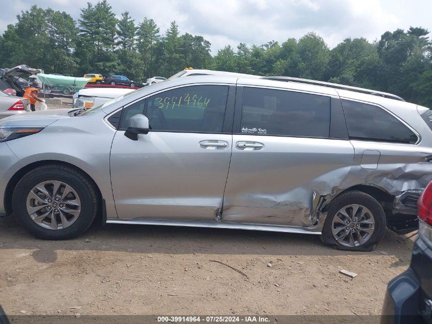TOYOTA SIENNA LE 2022