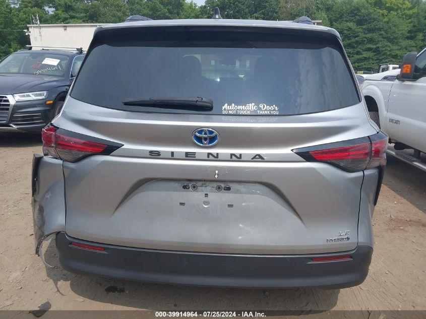TOYOTA SIENNA LE 2022