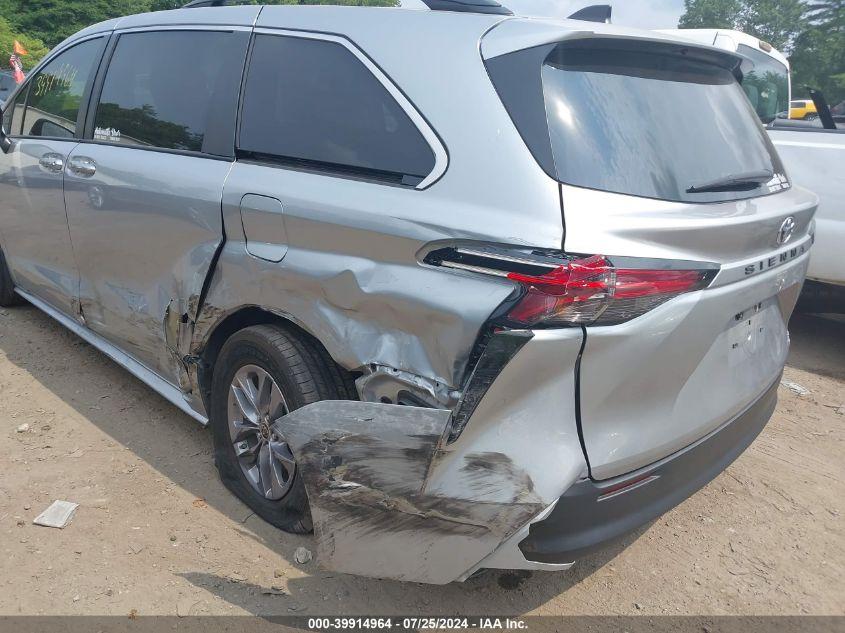 TOYOTA SIENNA LE 2022