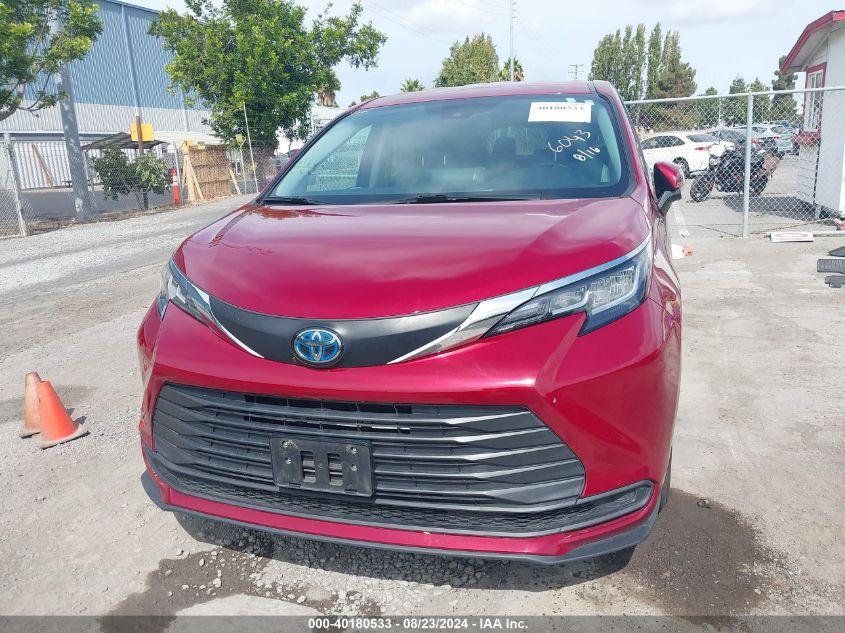 TOYOTA SIENNA LE 2021
