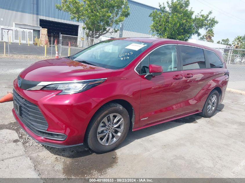 TOYOTA SIENNA LE 2021