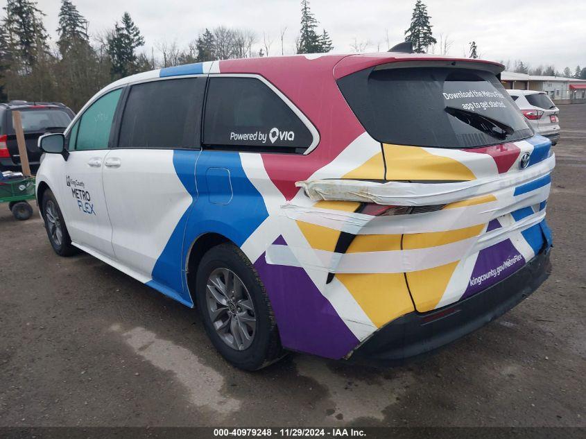 TOYOTA SIENNA LE 2022