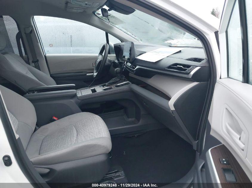 TOYOTA SIENNA LE 2022