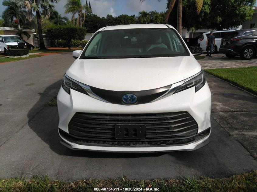 TOYOTA SIENNA LE 2022