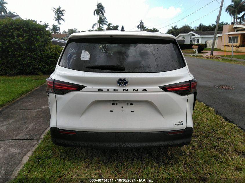 TOYOTA SIENNA LE 2022