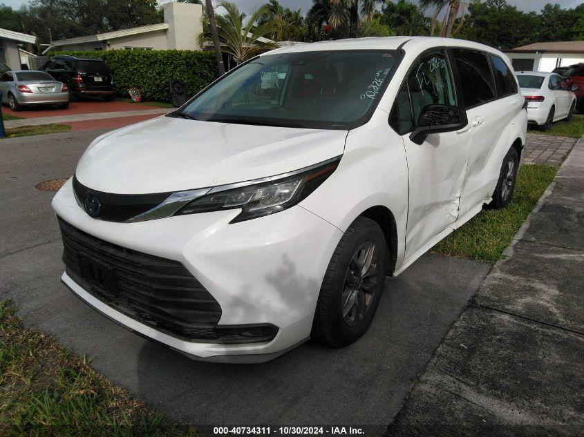 TOYOTA SIENNA LE 2022