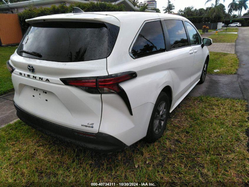TOYOTA SIENNA LE 2022