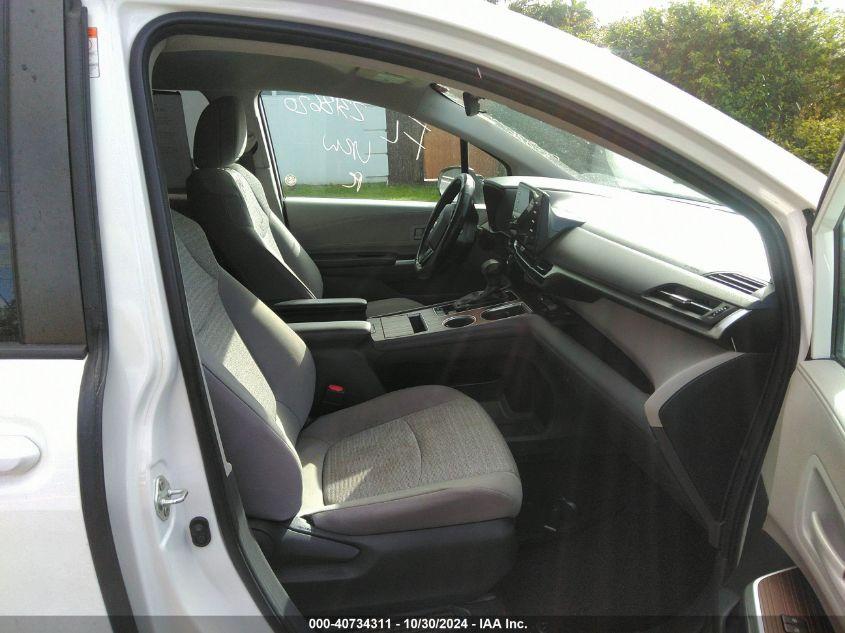 TOYOTA SIENNA LE 2022