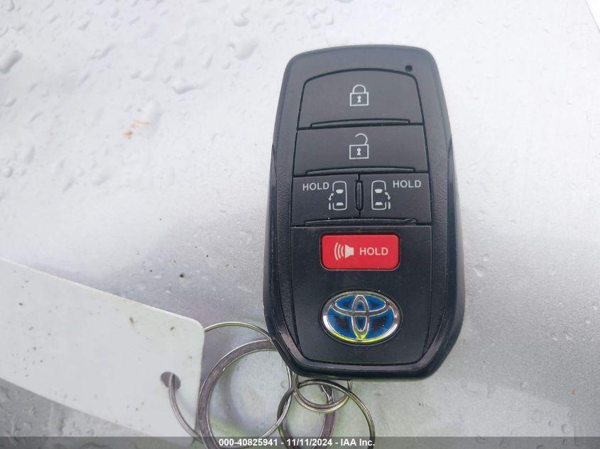 TOYOTA SIENNA LE 2022