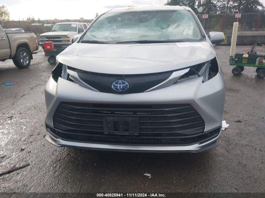 TOYOTA SIENNA LE 2022
