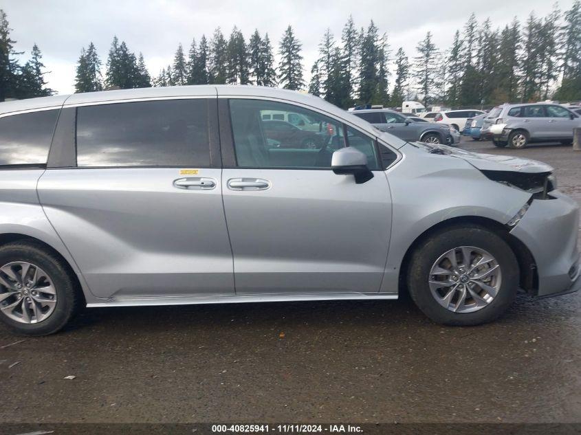 TOYOTA SIENNA LE 2022