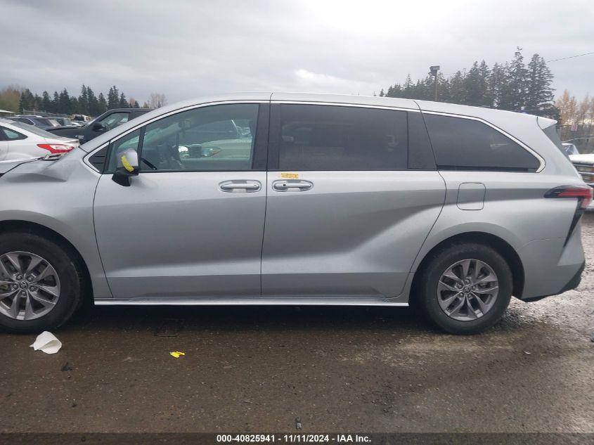 TOYOTA SIENNA LE 2022