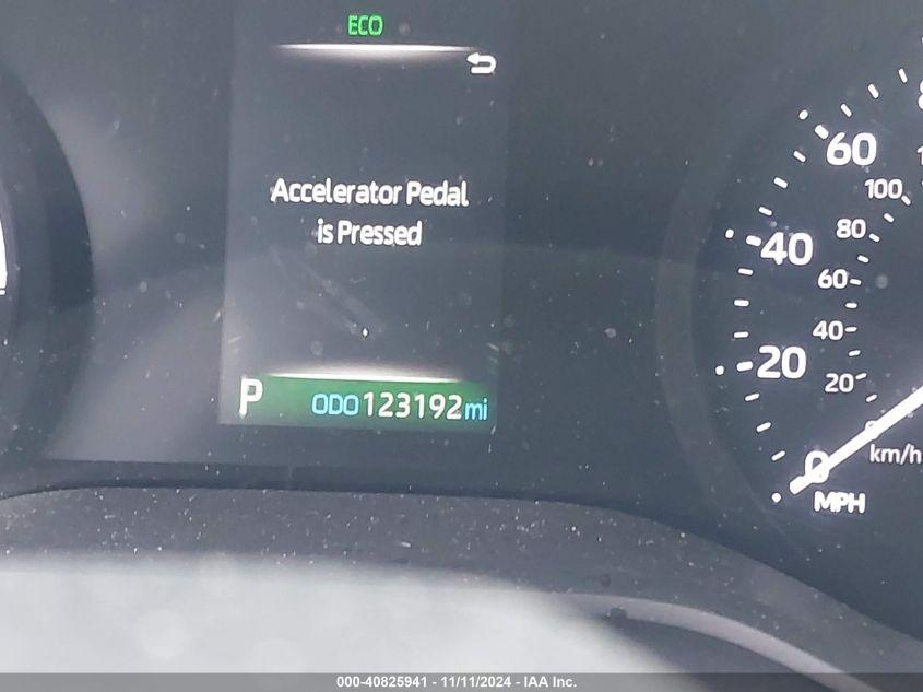 TOYOTA SIENNA LE 2022