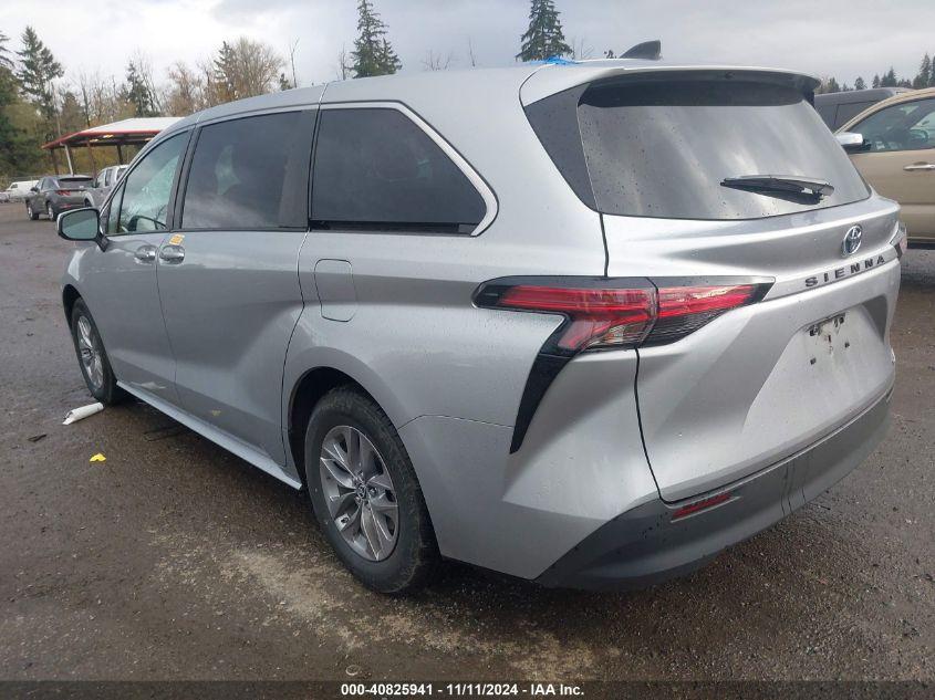 TOYOTA SIENNA LE 2022