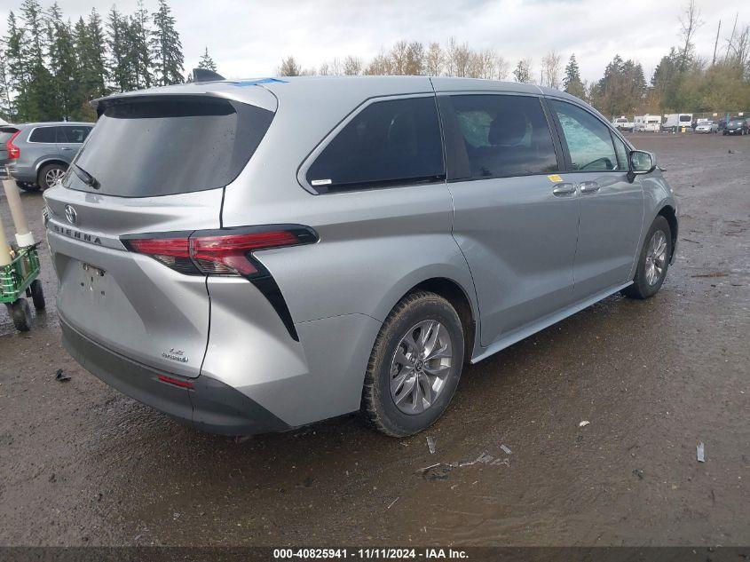 TOYOTA SIENNA LE 2022