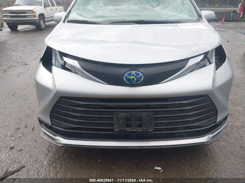 TOYOTA SIENNA LE 2022