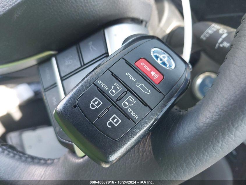 TOYOTA SIENNA XLE 2023