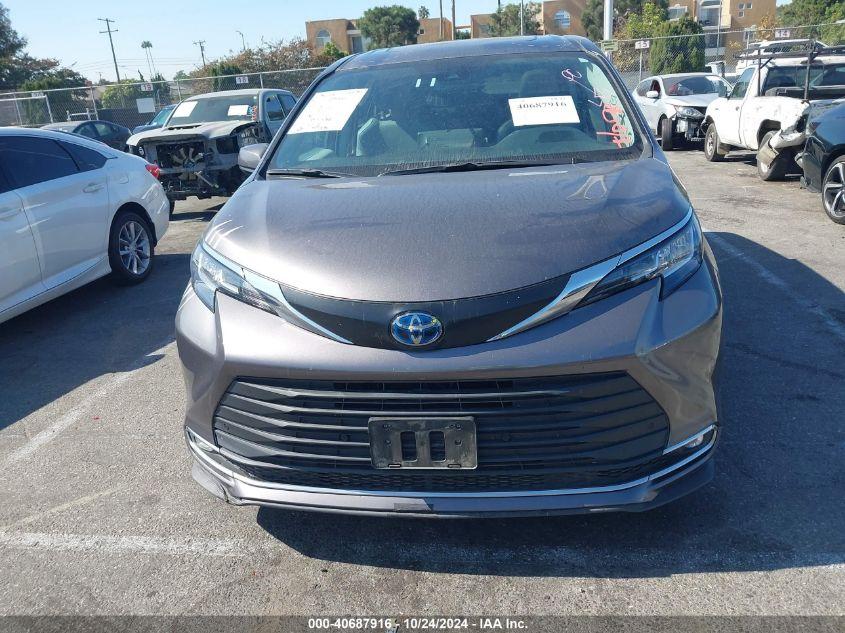 TOYOTA SIENNA XLE 2023