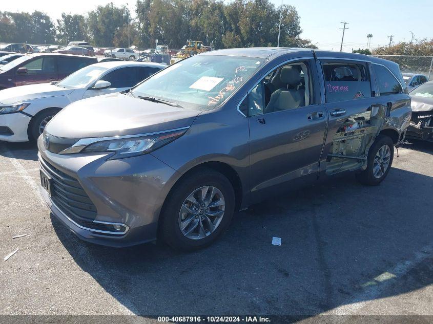 TOYOTA SIENNA XLE 2023