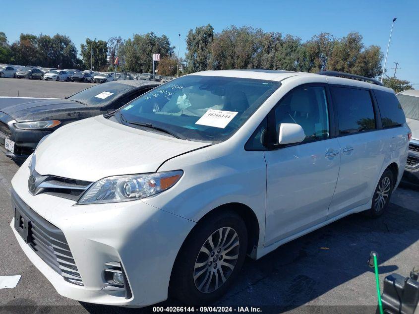 TOYOTA SIENNA XLE 2020