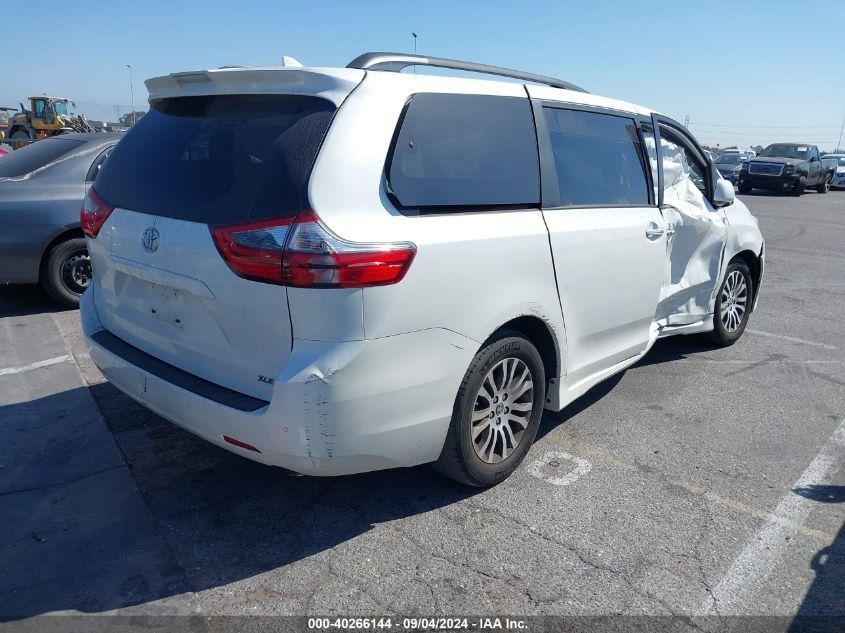 TOYOTA SIENNA XLE 2020
