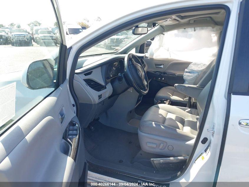 TOYOTA SIENNA XLE 2020