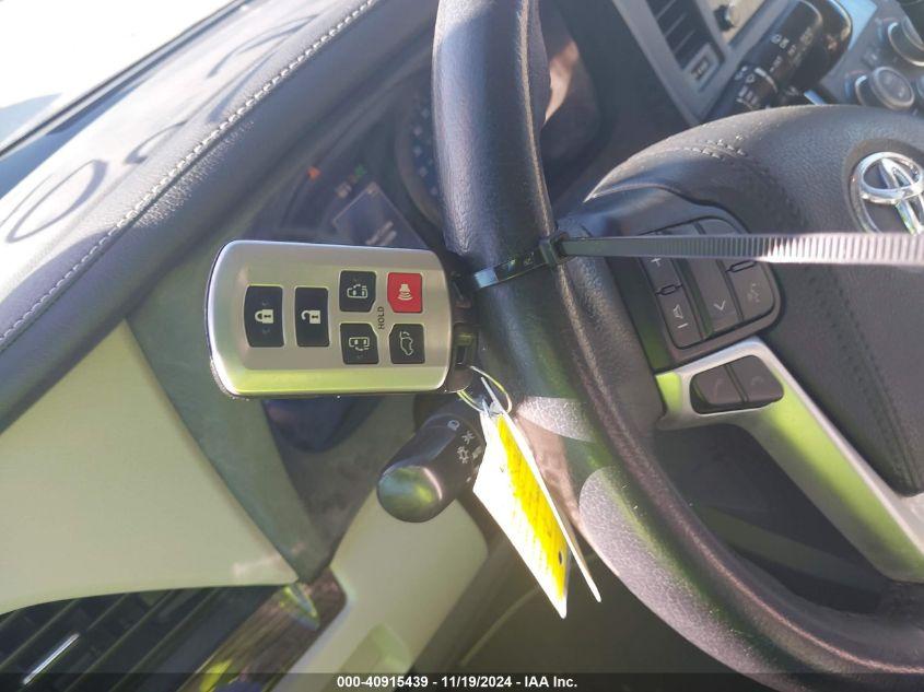 TOYOTA SIENNA XLE 2020