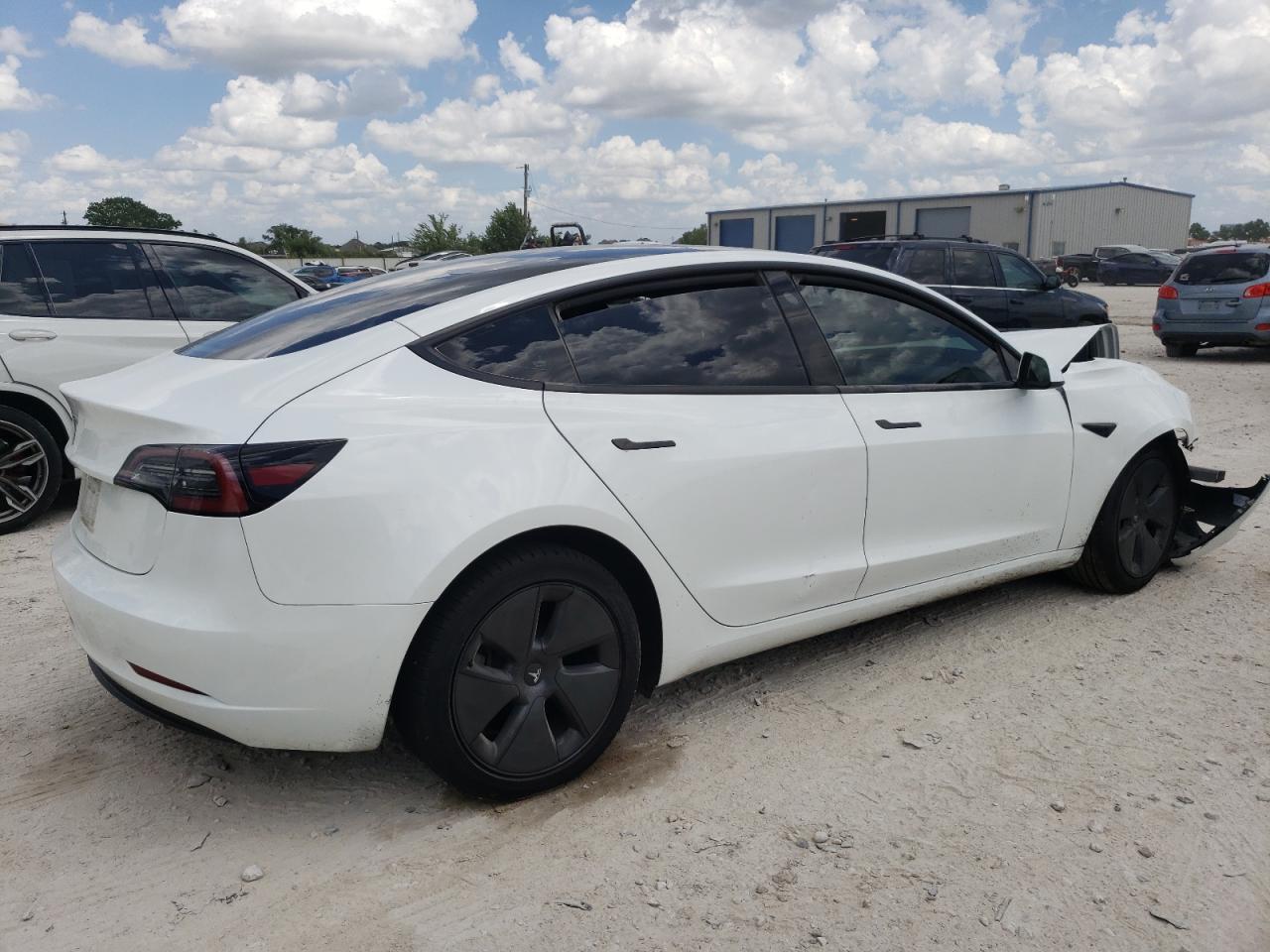 TESLA MODEL 3  2023