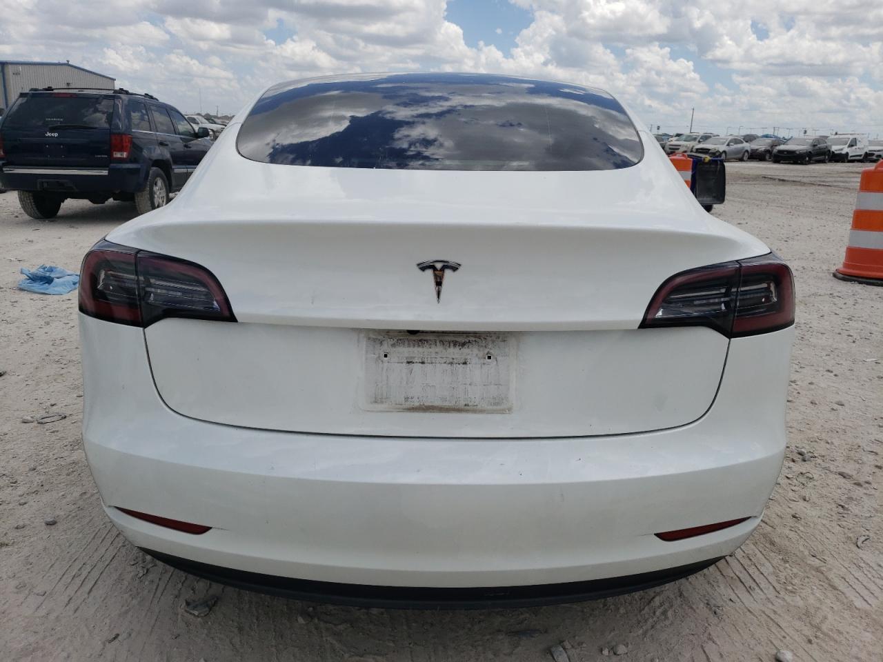 TESLA MODEL 3  2023