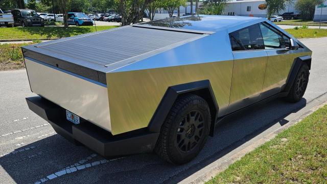 TESLA CYBERTRUCK  2024