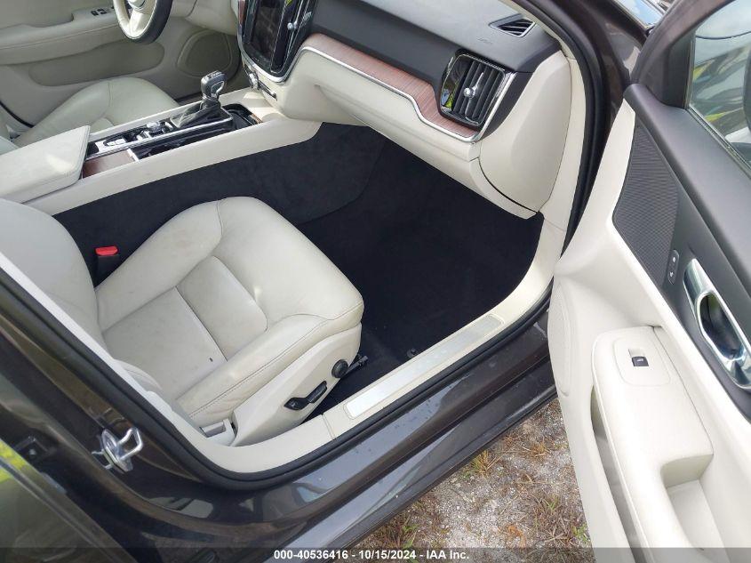 VOLVO S60 T5 MOMENTUM 2021