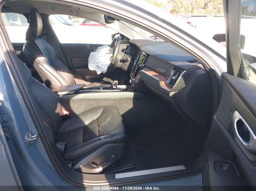 VOLVO S60 B5 MOMENTUM 2022