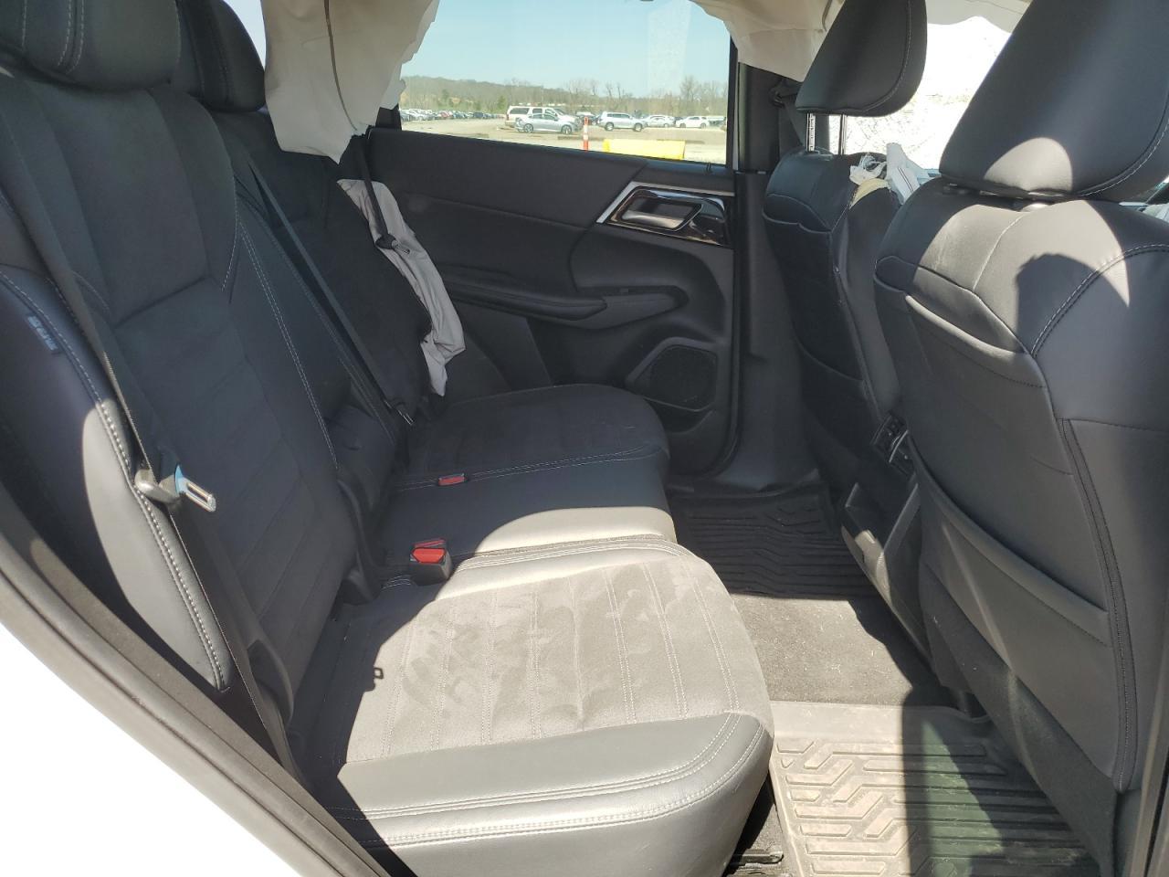 MITSUBISHI OUTLANDER  2023