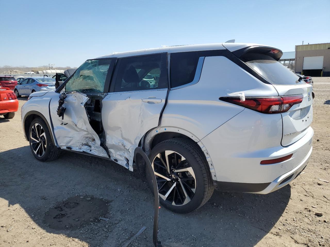 MITSUBISHI OUTLANDER  2023