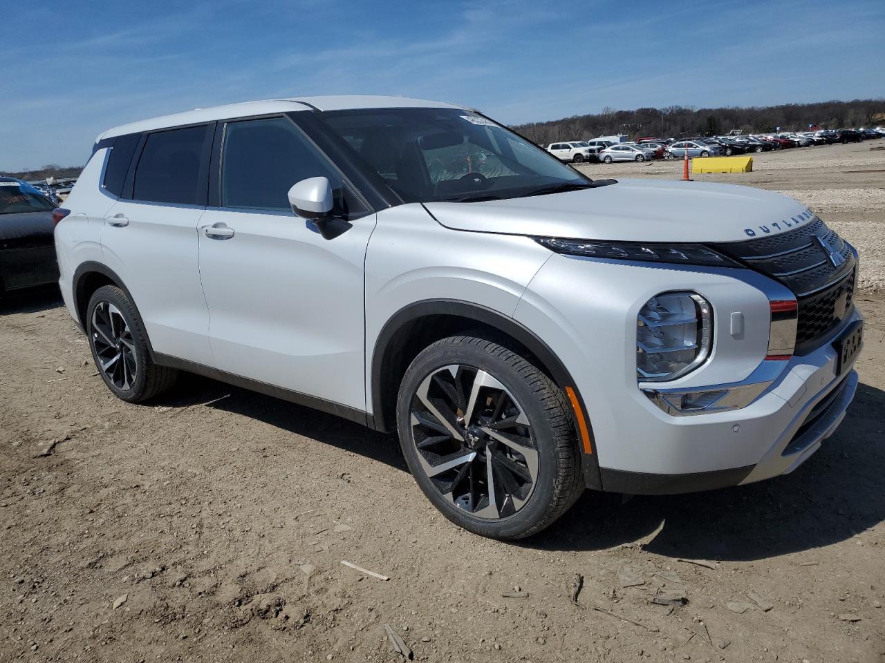 MITSUBISHI OUTLANDER  2023