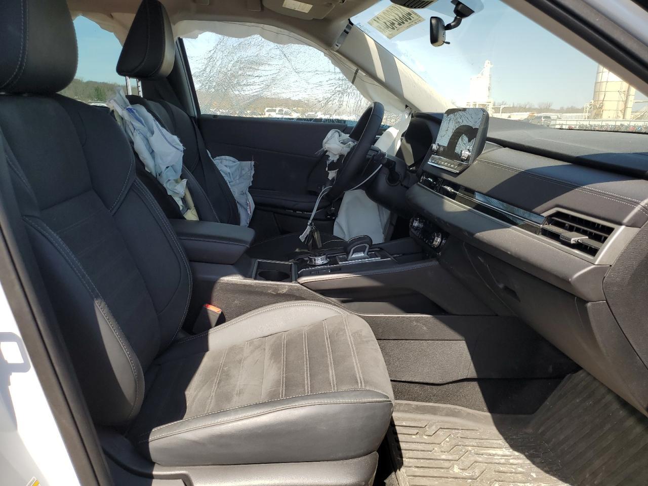 MITSUBISHI OUTLANDER  2023