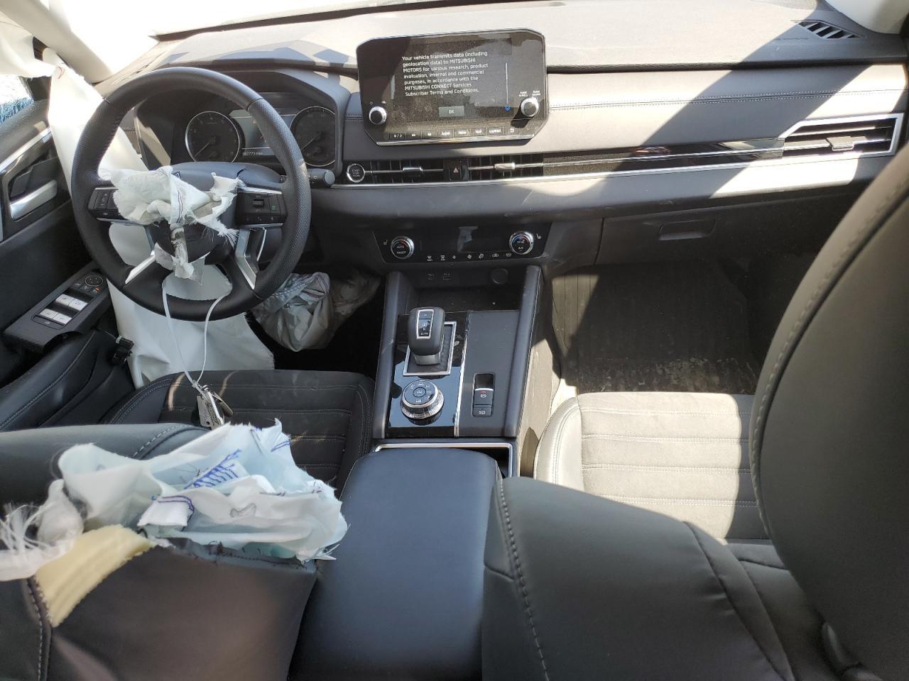 MITSUBISHI OUTLANDER  2023