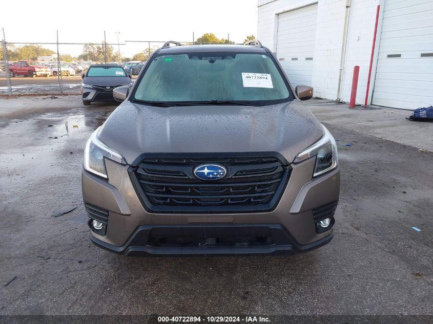 SUBARU FORESTER PREMIUM 2024