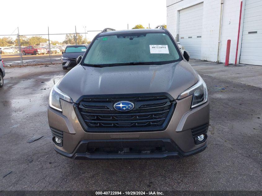 SUBARU FORESTER PREMIUM 2024