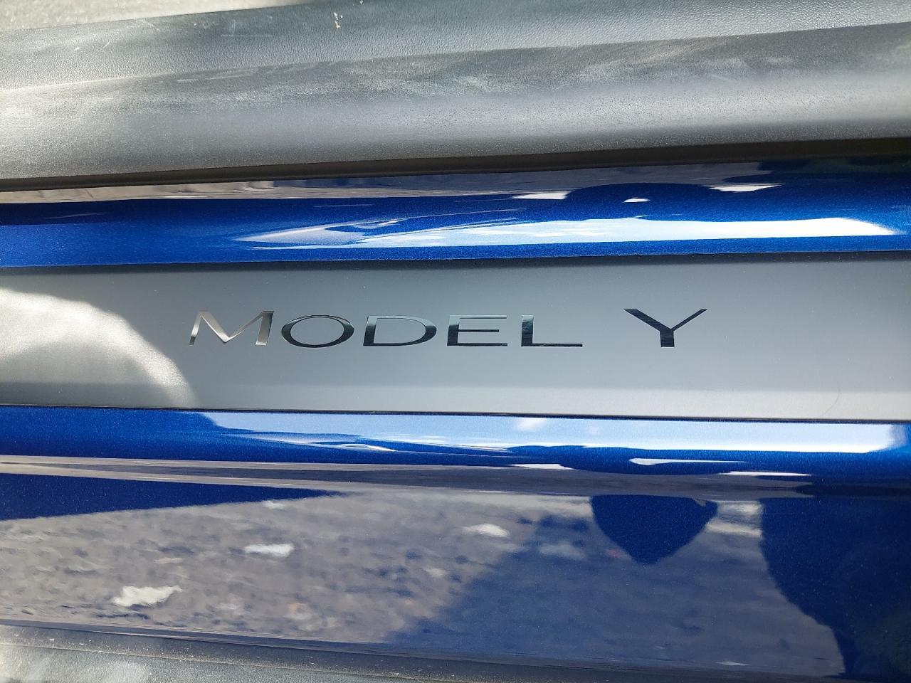 TESL MODEL Y  2023