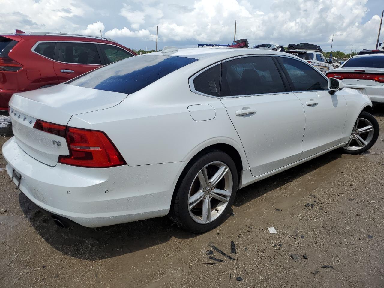 VOLVO S90 T5 MOM 2018