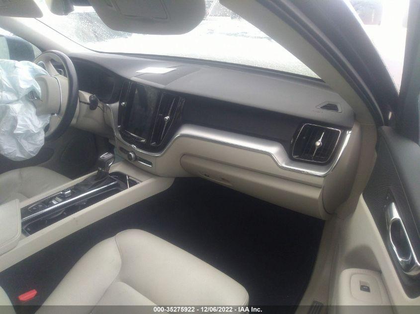 VOLVO XC60 MOMENTUM 2019